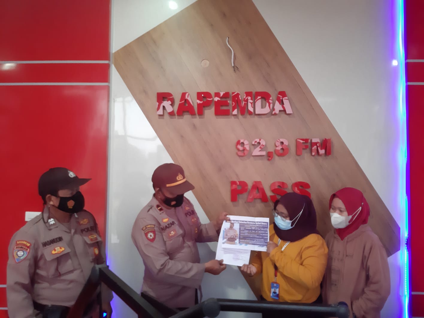 Berikan Himbauan Melalui Radio Sat Binmas Polres Lampung Tengah Tentang Nataru