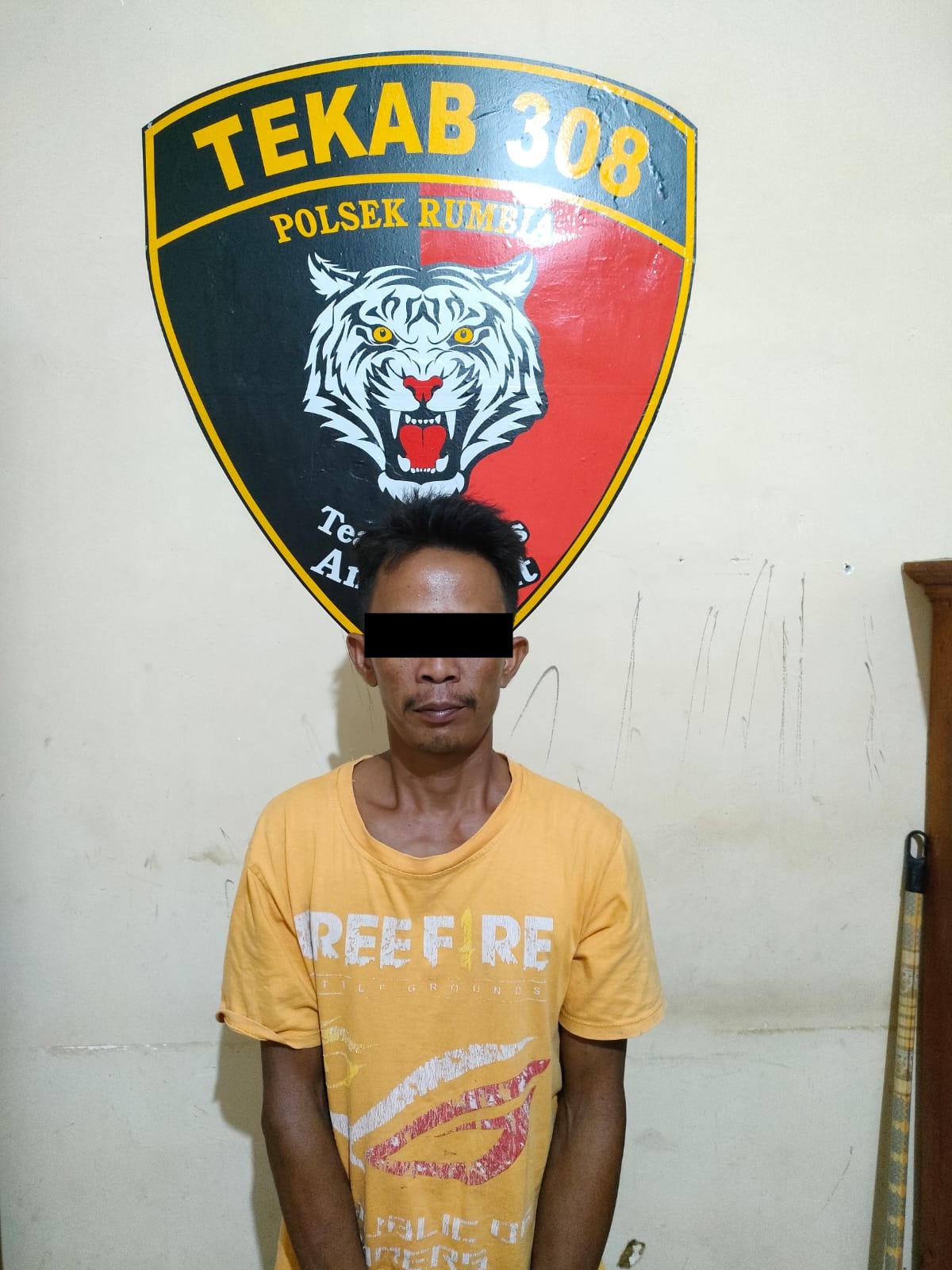 Kepergok Polisi, Pelaku Membuang Bungkusan Lalu Dikejar Dan Ditangkap Anggota Polsek Rumbia Lampung Tengah.
