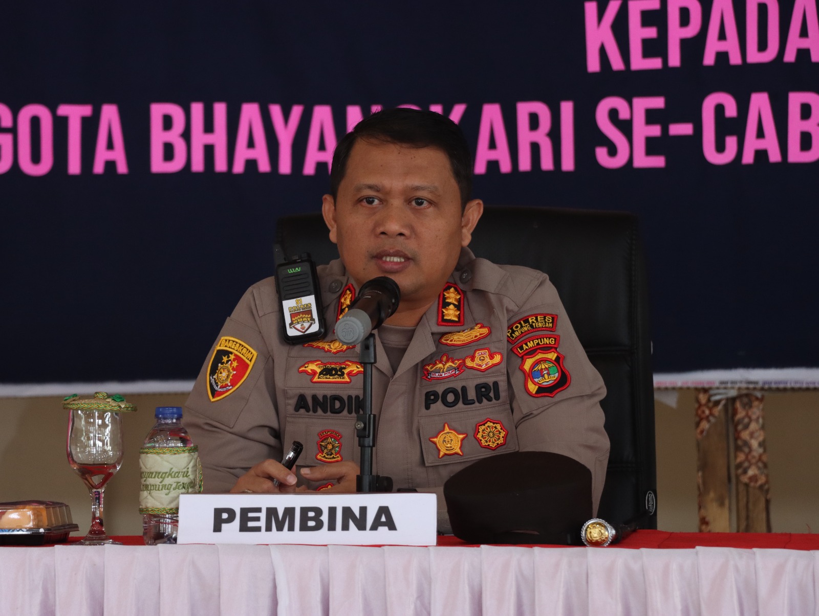 Kapolres Bersama Ibu Ketua Bhayangkari Cabang Lampung Tengah Berikan Arahan Kepada Seluruh Bhayangkari