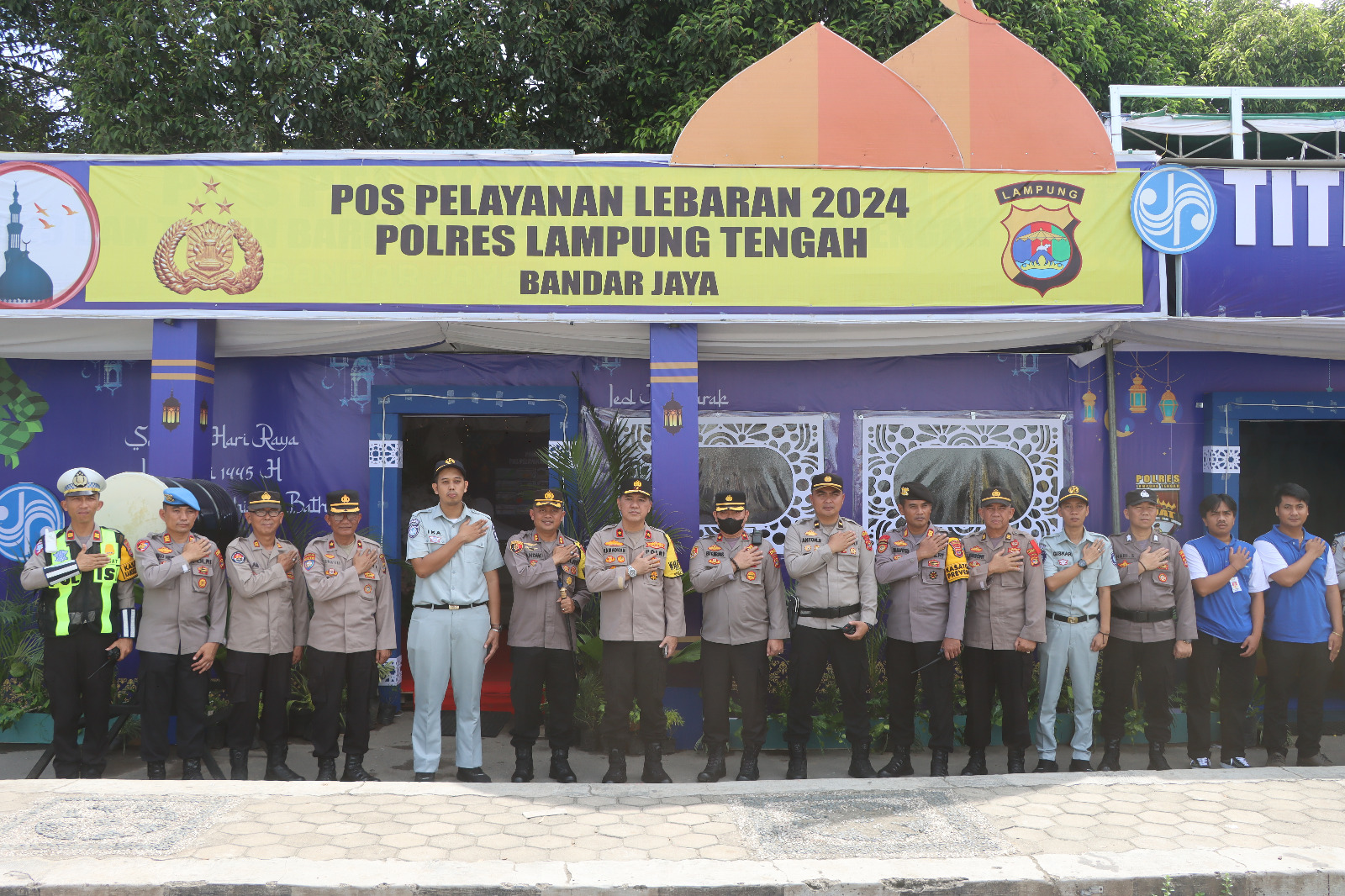 Pastikan Kesiapan Pengamanan, Kapolres Lampung Tengah Dampingi Wakapolda Lampung Cek Pos Ops Ketupat Krakatau 2024